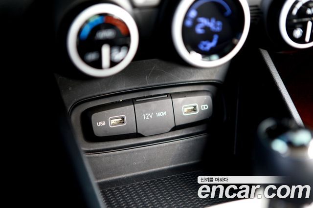 Hyundai Venue 2022 — photo 20