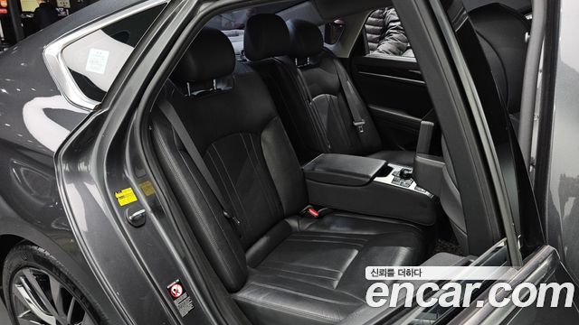 Genesis G80 2017 — photo 16