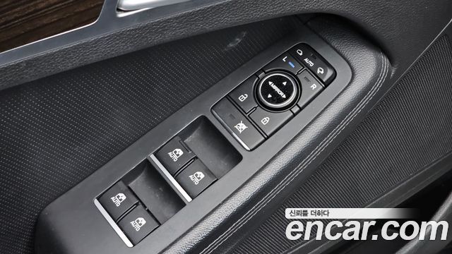 Genesis G80 2017 — photo 35