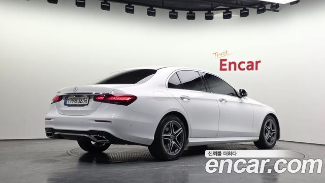 Mercedes-Benz E-Class 2023 — photo 2