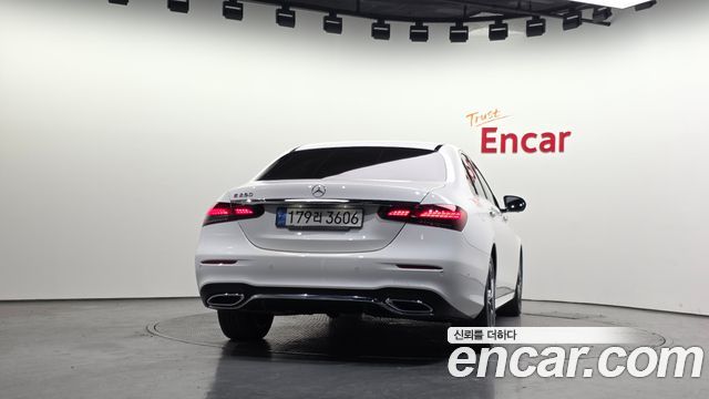 Mercedes-Benz E-Class 2023 — photo 4