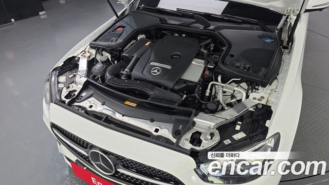 Mercedes-Benz E-Class 2023 — photo 6