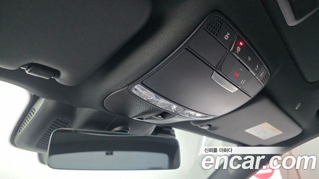 Mercedes-Benz E-Class 2023 — photo 17