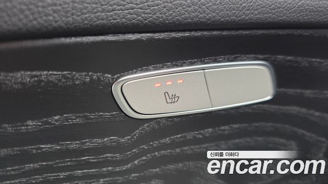 Mercedes-Benz E-Class 2023 — photo 18