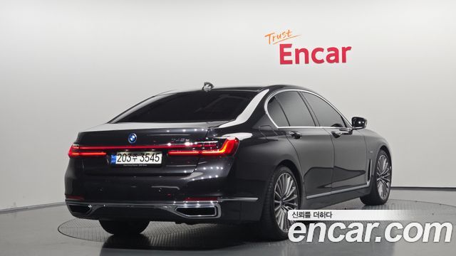 BMW 7-Series 2022 — photo 2