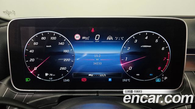 Mercedes-Benz C-Class 2024 — photo 11