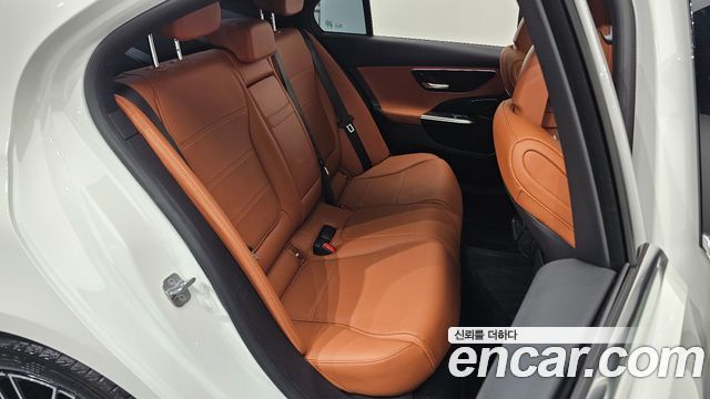 Mercedes-Benz C-Class 2024 — photo 17