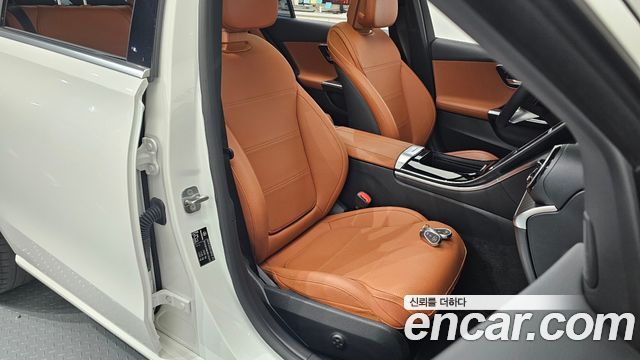 Mercedes-Benz C-Class 2024 — photo 18
