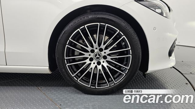 Mercedes-Benz C-Class 2024 — photo 7