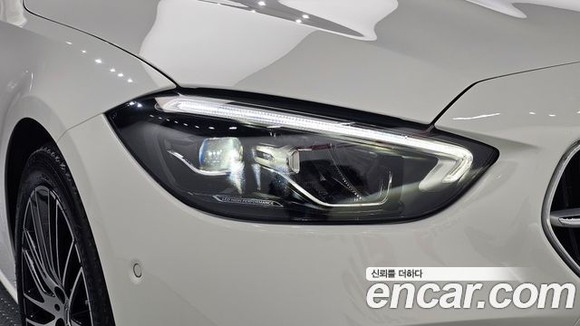Mercedes-Benz C-Class 2024 — photo 8