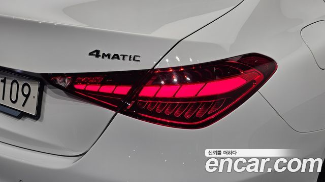 Mercedes-Benz C-Class 2024 — photo 9