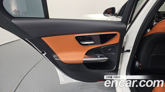 Mercedes-Benz C-Class 2024 — photo 15