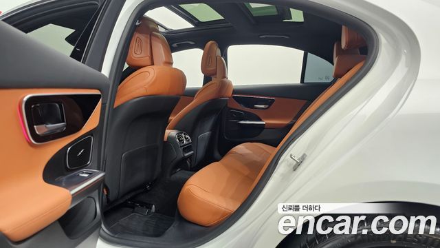Mercedes-Benz C-Class 2024 — photo 16