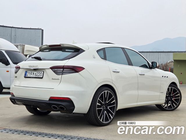 Maserati Levante 2019 — photo 2