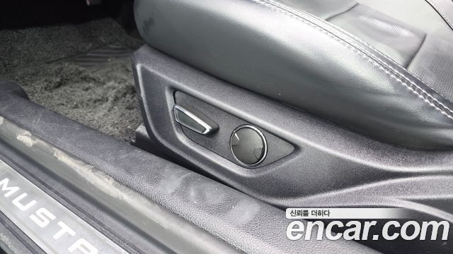 Ford Mustang 2019 — photo 24