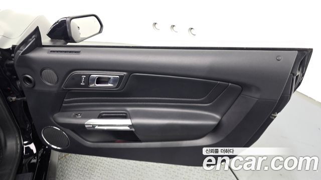 Ford Mustang 2019 — photo 15
