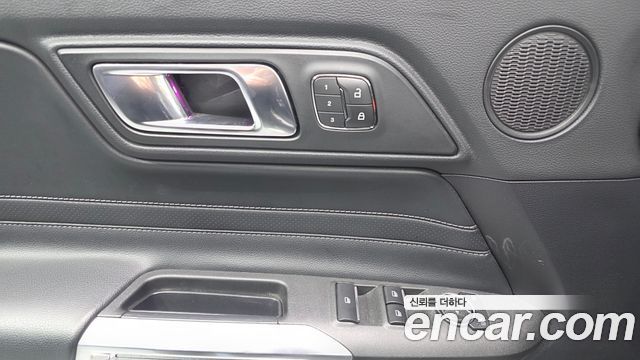 Ford Mustang 2019 — photo 28