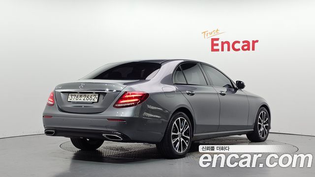 Mercedes-Benz E-Class 2020 — photo 2