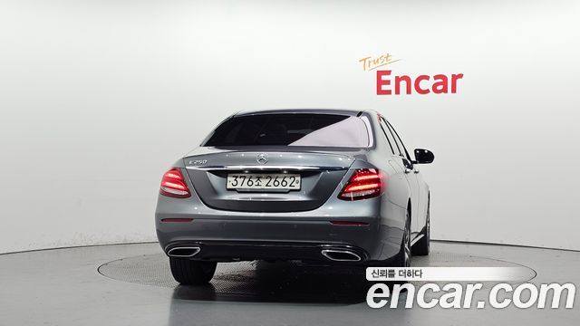 Mercedes-Benz E-Class 2020 — photo 4