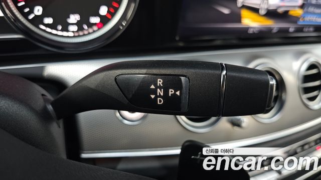 Mercedes-Benz E-Class 2020 — photo 12