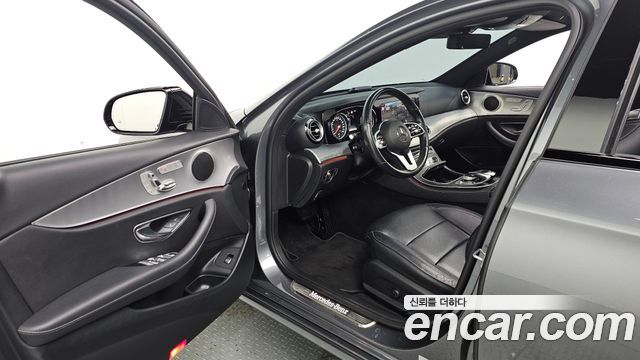 Mercedes-Benz E-Class 2020 — photo 13