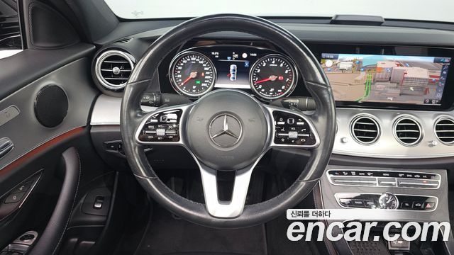 Mercedes-Benz E-Class 2020 — photo 19