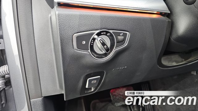 Mercedes-Benz E-Class 2020 — photo 24