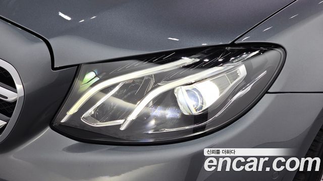 Mercedes-Benz E-Class 2020 — photo 8