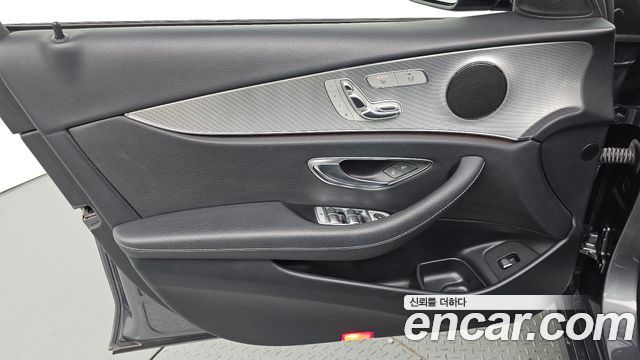 Mercedes-Benz E-Class 2020 — photo 14