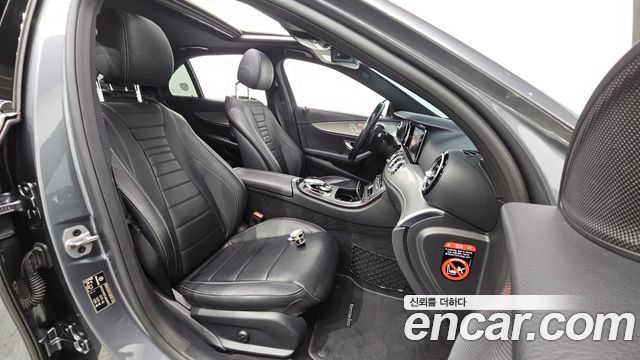 Mercedes-Benz E-Class 2020 — photo 16