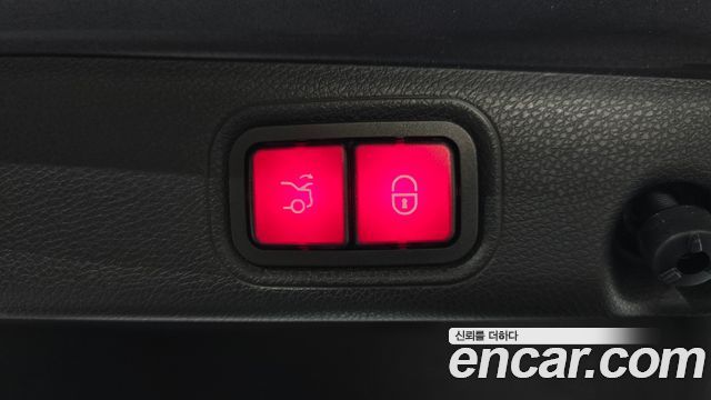 Mercedes-Benz E-Class 2020 — photo 32