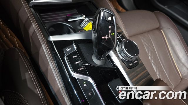 BMW 5-Series 2017 — photo 9