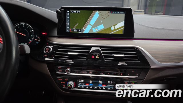 BMW 5-Series 2017 — photo 17