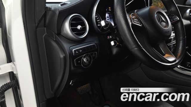 Mercedes-Benz GLC-Class 2018 — photo 19