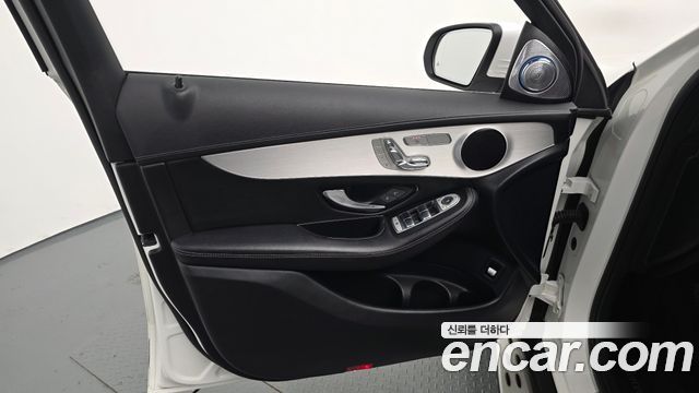 Mercedes-Benz GLC-Class 2018 — photo 14