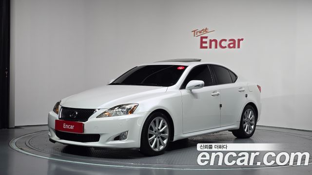 Lexus IS 2009 — photo 1