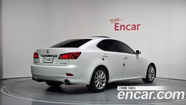 Lexus IS 2009 — photo 2