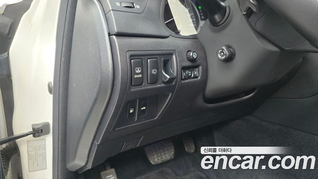 Lexus IS 2009 — photo 16