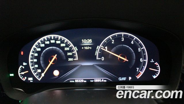 BMW 5-Series 2019 — photo 8