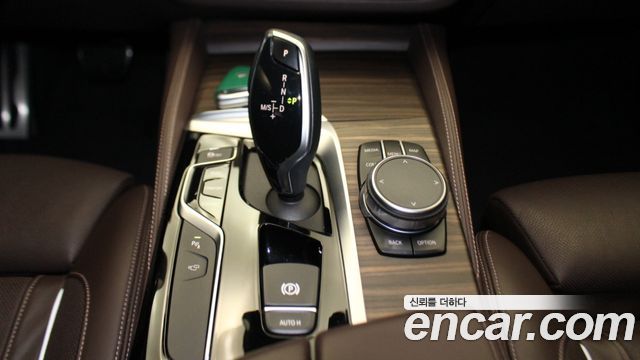 BMW 5-Series 2019 — photo 9