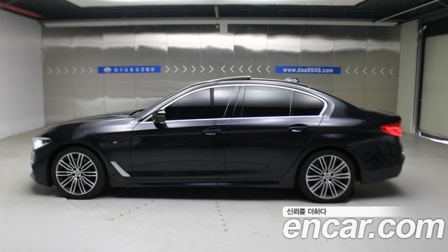 BMW 5-Series 2019 — photo 18