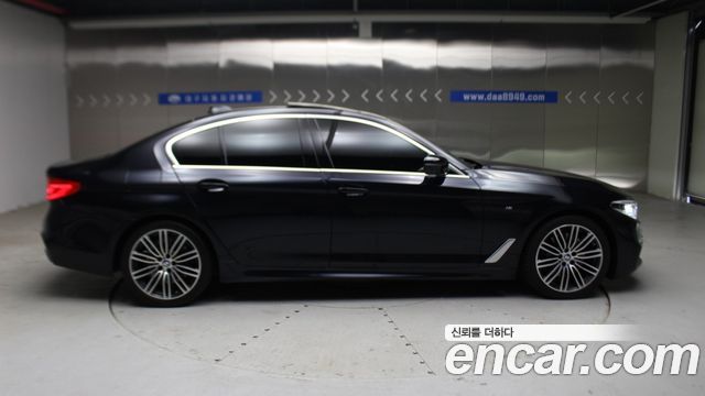 BMW 5-Series 2019 — photo 19
