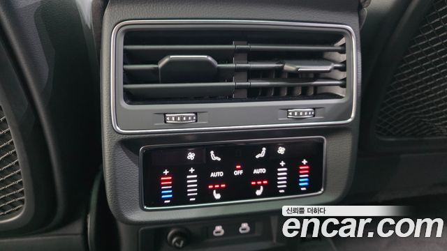 Audi RSQ8 2022 — photo 18