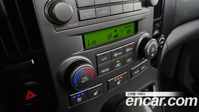 Hyundai Starex 2014 — photo 27