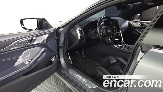 BMW 8-Series 2023 — photo 13