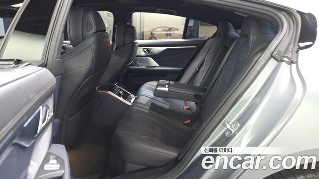BMW 8-Series 2023 — photo 17