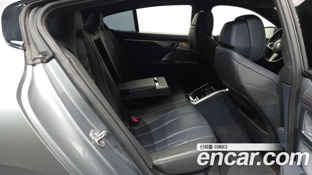 BMW 8-Series 2023 — photo 18