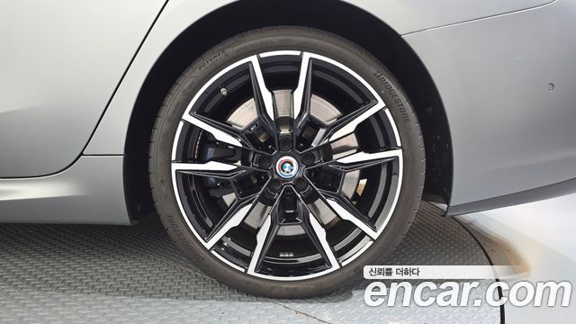 BMW 8-Series 2023 — photo 7