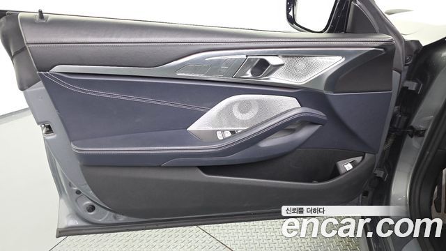 BMW 8-Series 2023 — photo 14