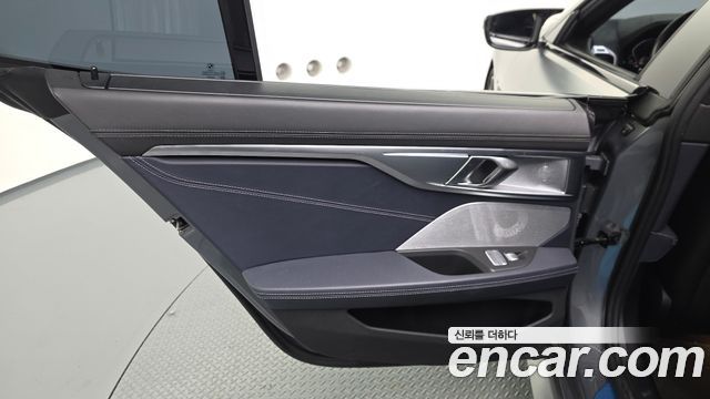 BMW 8-Series 2023 — photo 15